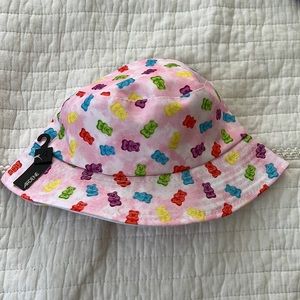 Brand new!! Rainbow gummy bear bucket hat! 👒🌈🏳️‍🌈